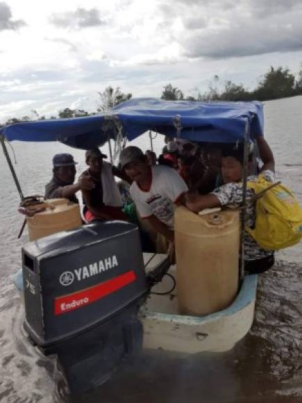 El gobierno informó que miles de indígenas de las riberas del río Coco se encuentran ya en refugios en Waspam, fronterizo con Honduras, mientras que los habitantes de los Cayos Miskitos fueron trasladados a Bilwi.