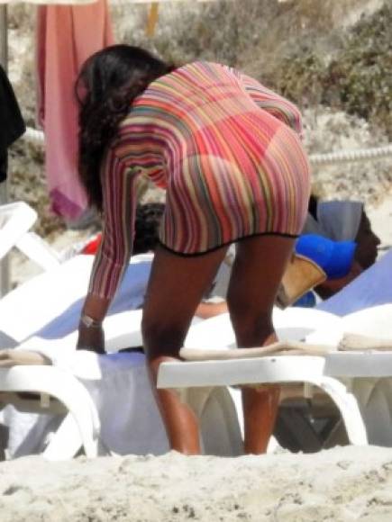 Daniella Semaan ha lucido su cuerpo en las playas.