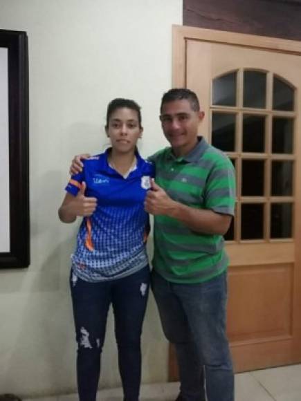 Katherine junto a su nuevo entrenador Allan Campos.