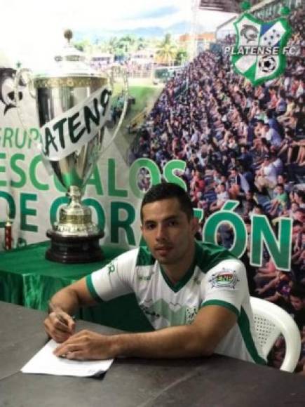 El delantero colombiano Andrés Pineda ya ha firmado su contrato que lo vincula con el Platense de Puerto Cortés.