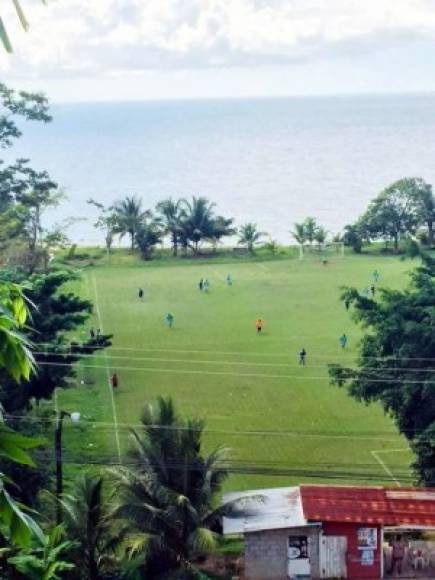 Así es la cancha en el sector de San Marcos en Omoa, Puerto Cortés. Una bella panorámica cortesía de Garabatos.