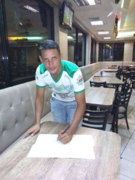 César Oseguera se convierte en nuevo fichaje del Platense, firmó por un año con los escualos.
