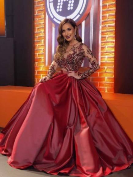 La cantante, actriz y presentadora mexicana, Cynthia Rodríguez deslumbró con su vestido.