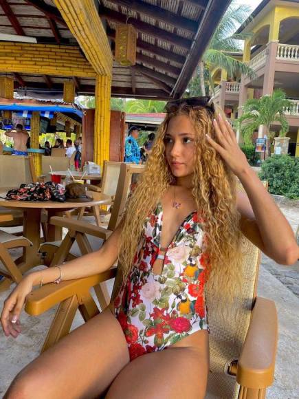 Jissell Rivera, nuestra Miss Honduras Tierra 2021 disfrutó de Roatán. 