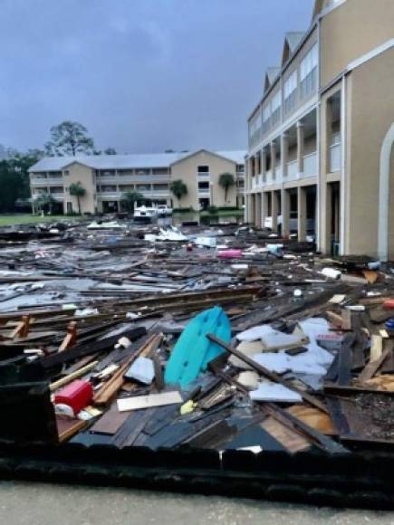 El Centro Nacional de Huracanes (CNH) informó que el ciclón, de categoría 2 en un escala de 5, arrasó la costa de Alabama con vientos de hasta 165 kilómetros por hora.