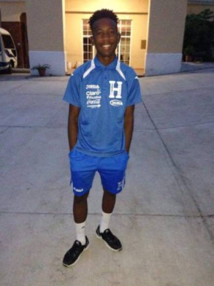 Asad Cacho, el hijo del ex delantero hondureño Pompilio Cacho, está entrenando con el Motagua y espera quedarse en el equipo. Tiene 16 años.
