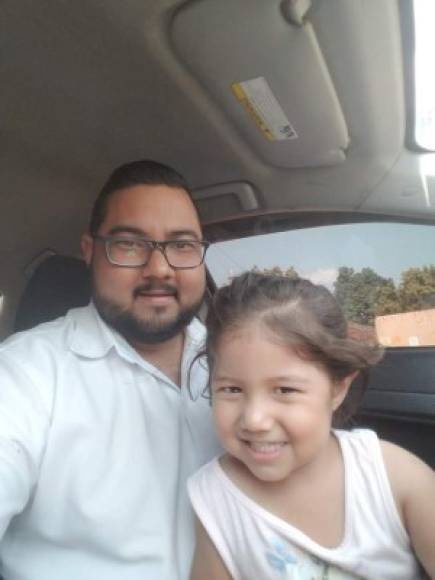 El hondureño Jorge Oswaldo Gudiel también posó junto a su linda hija.