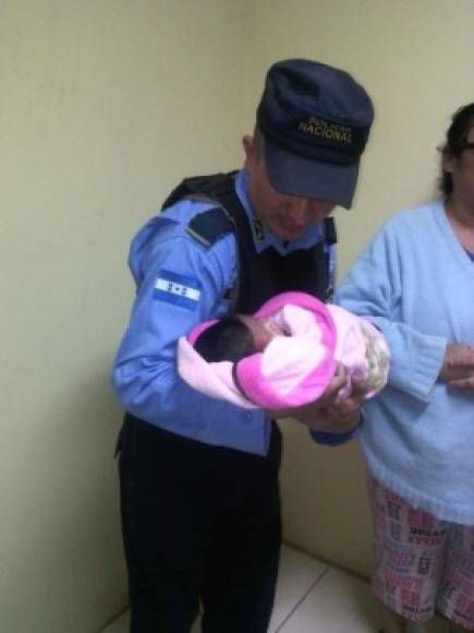 La bebé de apenas 17 días de nacida fue recuperada por agentes policiales