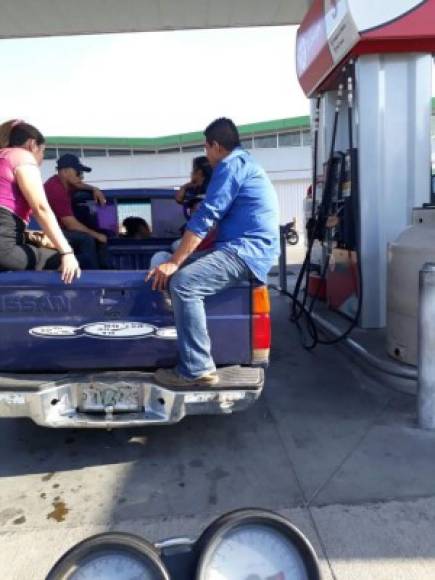 En Tegucigalpa, los cuerpos de seguridad también desalojaron a un grupo de manifestantes que intentó bloquear la salida hacia el norte del país.<br/>