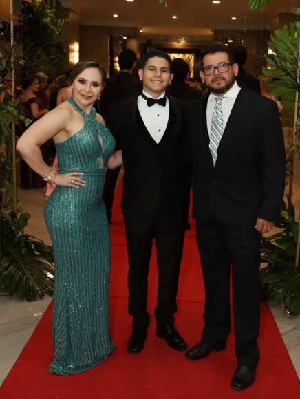 Doris Guerra, Anthony Fúnez y Antonio Fúnez