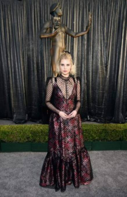 La actriz de Bohemian Rhapsody Lucy Boynton se miró demasiado 'dark' con este atuendo.