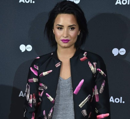 Demi Lovato se enoja y sufre arrebato en Twitter