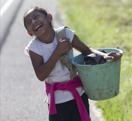 Niñas hondureñas exigen sus derechos en su día