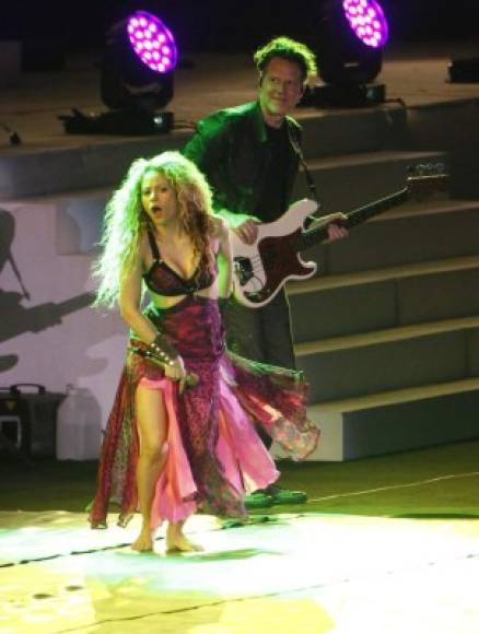 Antes de comenzar su show, la cantante colombiana Shakira declaró que vivió los meses 'más duros' de su vida cuando sufrió una hemorragia en las cuerdas vocales, situación que le hizo pensar que perdería su voz .