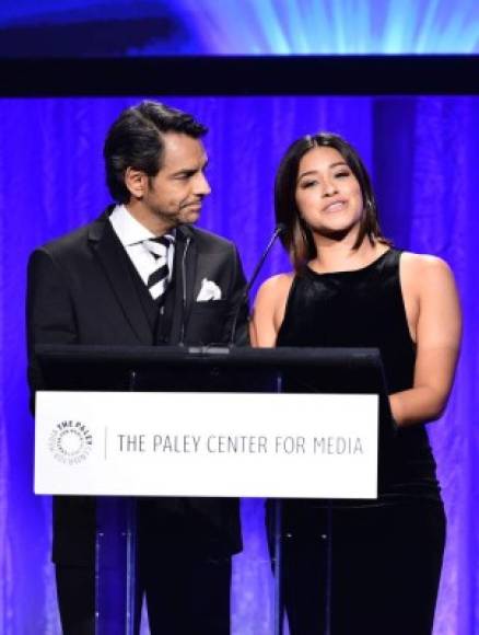 Eugenio Derbez y Gina Rodríguez.