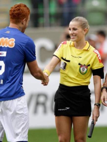 La chica se ha ganado el repesto de los jugadores que pertencen al campeonato brasileño.