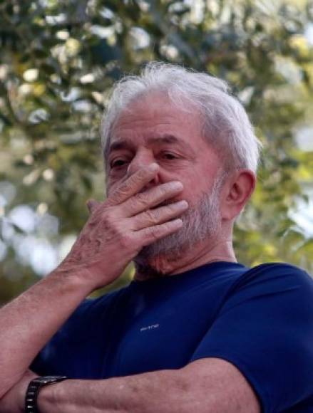 Sus últimas horas de libertad supusieron una enorme presión y carga emocional para el popular político brasileño.