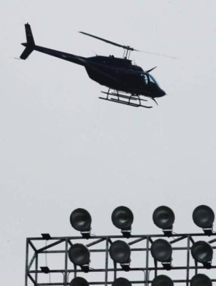 Hasta un helicóptero de la Policía Nacional estuvo dando seguridad a los australianos.