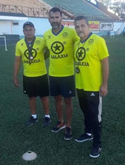 El uruguayoy Robert Lima suma refuerzos en su dirección técnica en el banquillo del Juticalpa FC. El entrenador hondureño Roger Espinoza (derecha) será su asistente técnico y Fernando Aguilar Cano (izquierda) será su preparador físico.