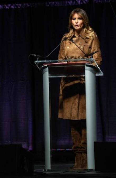 La primera dama estadounidense se dirigió a los estudiantes en el marco de la Cumbre de la Juventud de Baltimore con el fin de hacer conciencia sobre la adicción a las drogas, un tema de su campaña que lucha contra la epidemia de opioides en EEUU.<br/><br/>