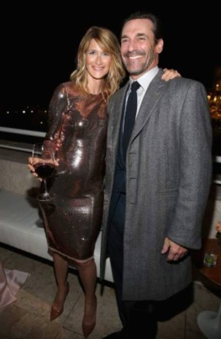 Jon Hamm y Laura Dern en la alfombra de los InStyle Awards 2016.