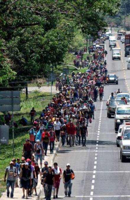 El grueso de esta nueva caravana se instaló en un parque la ciudad mexicana de Tapachula, fronteriza con Guatemala, y emprenderá la madrugada del lunes su camino hacia Estados Unidos.