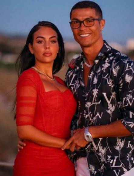 Georgina Rodríguez se ha referido a CR7 como su marido: “Cristiano es un superpapá y el mejor esposo con el que podría soñar”, dijo a Sportweek, pese a no ser consultada sobre el asunto