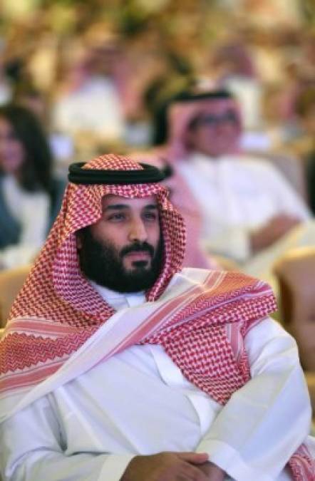 El joven y alto heredero al trono más poderoso del Golfo, de 33 años, ha supervisado la mayor transformación en la historia reciente del reino y marginado a todos los rivales tras su nombramiento en junio de 2017.
