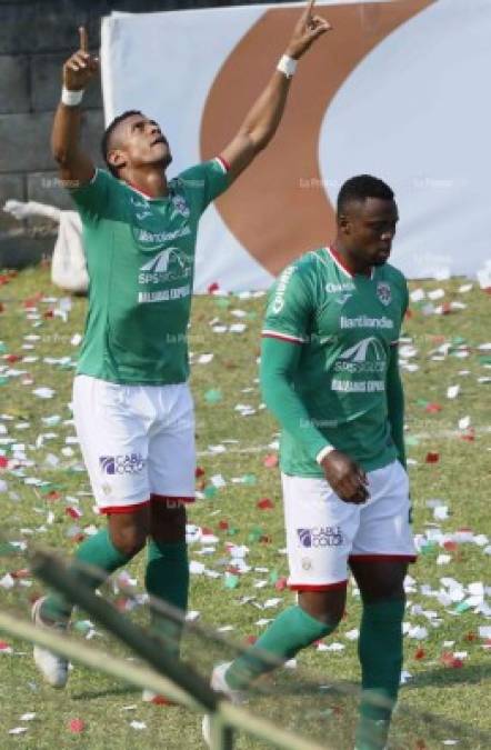 Carlo Costly en su primer gol le dio las gracias a Dios por haber marcado en el clásico de San Pedro Sula.