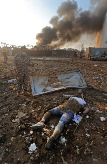 El director general de la Seguridad General, Abas, Ibrahim, dijo que las explosiones podrían deberse a 'materiales altamente explosivos confiscados desde hace años', pero agregó que la investigación determinará la 'naturaleza exacta del incidente'.<br/><br/>