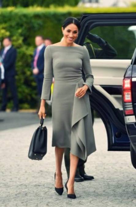 #3: Vestido de Roland Mouret<br/><br/>La mañana del miércoles Meghan conoció al presidente irlandés con un vestido con un escote bateau, uno de los favoritos de la duquesa.<br/>