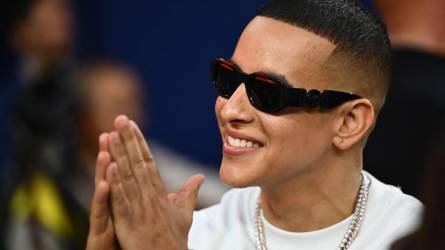 Daddy Yankee - Uno de los artistas que se despidieron de sus fans tras más de tres décadas de trayectoria. El intérprete de “Gasolina” dijo adiós con un último concierto en su natal Puerto Rico y reveló a sus fans que el motivo detrás de esta decisión es su fe cristiana, pues ahora se dedicará enteramente a ella.
