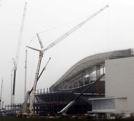 Estadio de la inauguración del Mundial es entregado con obras pendientes