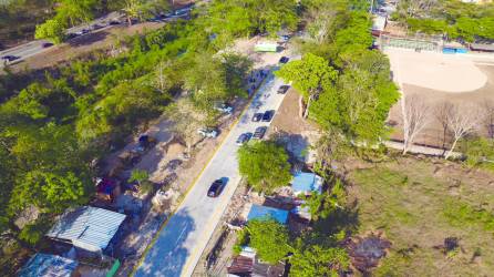 <b>El alcalde habilitó la pavimentación del bordo sur del río Santa Ana, zona que estaba siendo invadida, y hoy mejorará la fluidez.</b>