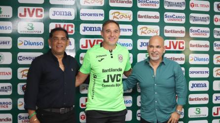 Rolin Peña, la Tota Medina y Orinson Amaya en conferencia de prensa previo al inicio de pretemporada.