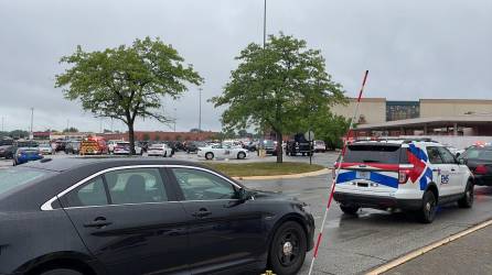 Un civil que se encontraba en la zona de restaurantes abatió al atacante evitando una mayor tragedia, según la policía de Indiana.