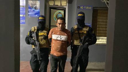 El ahora detenido fue identificado únicamente como alias “El Pinocho”, de 45 años, originario de Tela, Atlántida y residente en el municipio de Choloma.