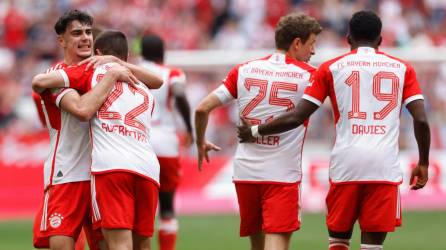 El Bayer Leverkusen logró matemáticamente su primer título de campeón de la Bundesliga, terminando de la con la hegemonía del Bayern Múnich, ganador de las once anteriores ediciones.