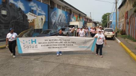 Con una marcha por la avenida San Isidro hasta la escuela Atenea de La Ceiba el personal de Salud inauguró este lunes la jornada de vacunación en Atlántida.