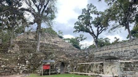 El templo Rosalila está enterrado bajo la estructura 16 en el parque arqueológico de Copán.