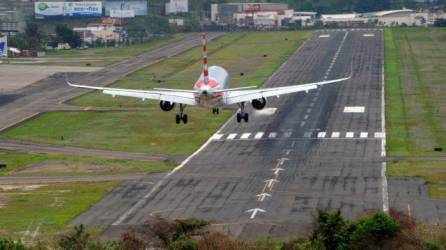 Todas estas pistas exigen nervios de acero a los pilotos y hasta los más experimentados temen, por lo que deben realizar arduas maniobras de aterrizaje y despegue.