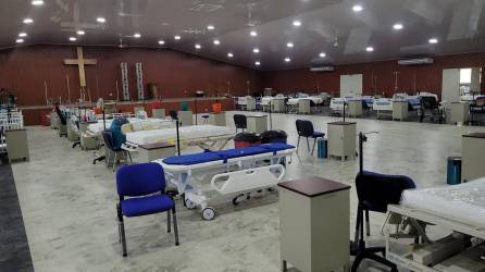 <b>El centro adventista está siendo acondicionado, al igual que el hospital híbrido en el estadio Julio Galindo de Roatán.</b>