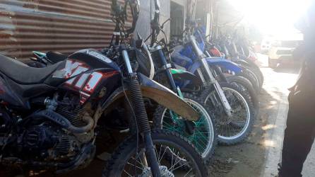 <b><span class=mln_uppercase_mln>Operativo.</span></b> Las motos fueron decomisadas por agentes de la DPI.