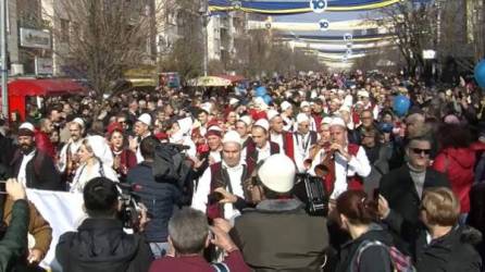 El apoyo de Moscú, Serbia se opone con éxito al ingreso de Kosovo en la ONU. Su independencia fue reconocida por 115 países. Pero 10 años después de su proclamación, todavía hay cerca de 80 países que no la reconocieron oficialmente, entre ellos Rusia, China, India, Indonesia, Brasil o España.