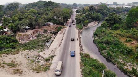 <b><span class=mln_uppercase_mln>OBRAS.</span></b> En la famosa plancha rumbo a Jucutuma se construirán dos puentes de dos carriles cada uno, también soluciones viales bajo el puente en la salida de El Carmen.