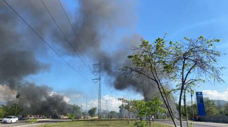 Los invasores se tomaron los dos carriles del segundo anillo.