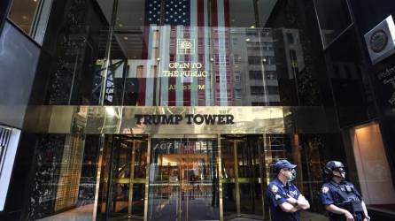 La icónica Torre Trump es uno de los edificios que puede ser confiscado por la Fiscalía de Nueva York si Trump no paga su millonaria fianza.