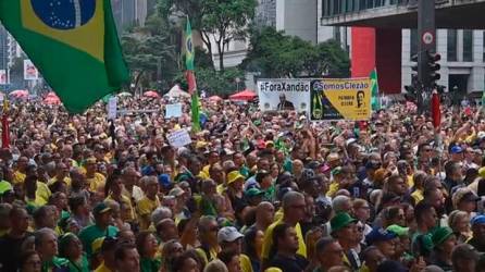 Miles de bolsonaristas exigen salida de juez a cargo de caso de asonada en Brasil
