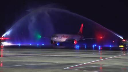 El martes 31 de octubre a las 11:55 pm llegó el primer vuelo al aeropuerto Internacional de Palmerola procedente de Bogotá, Colombia, abriendo así una conectividad más para los hondureños.