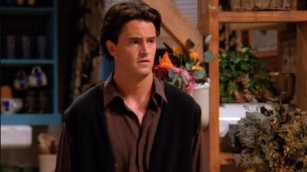 El actor Matthew Perry durante una escena de la serie “Friends”.